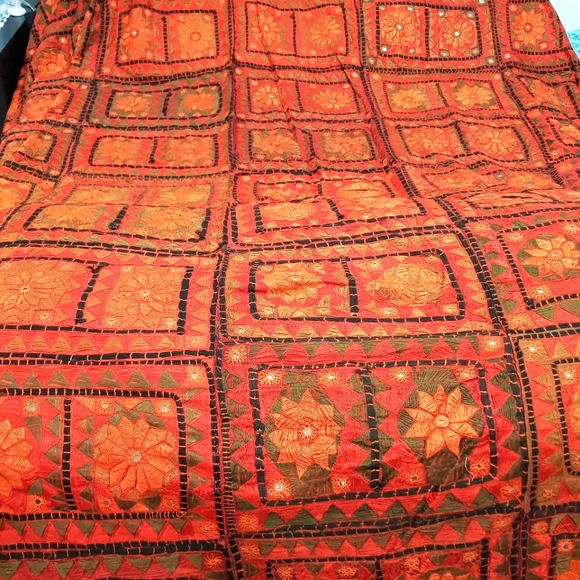 Hand embroidered bed cover - Picture 1 of 2